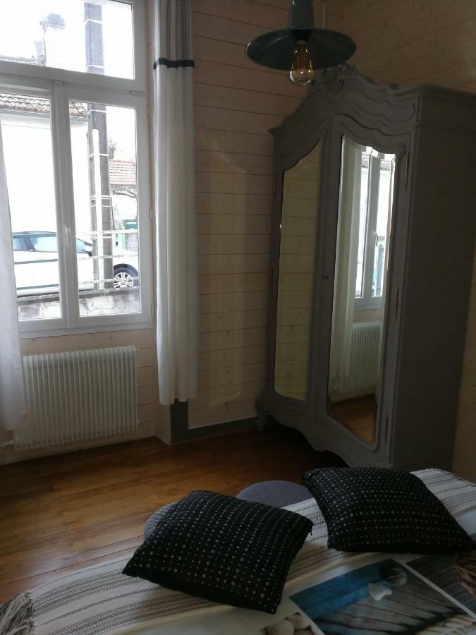 Comme Chez Vous Apartment Ruelle-sur-Touvre Екстериор снимка
